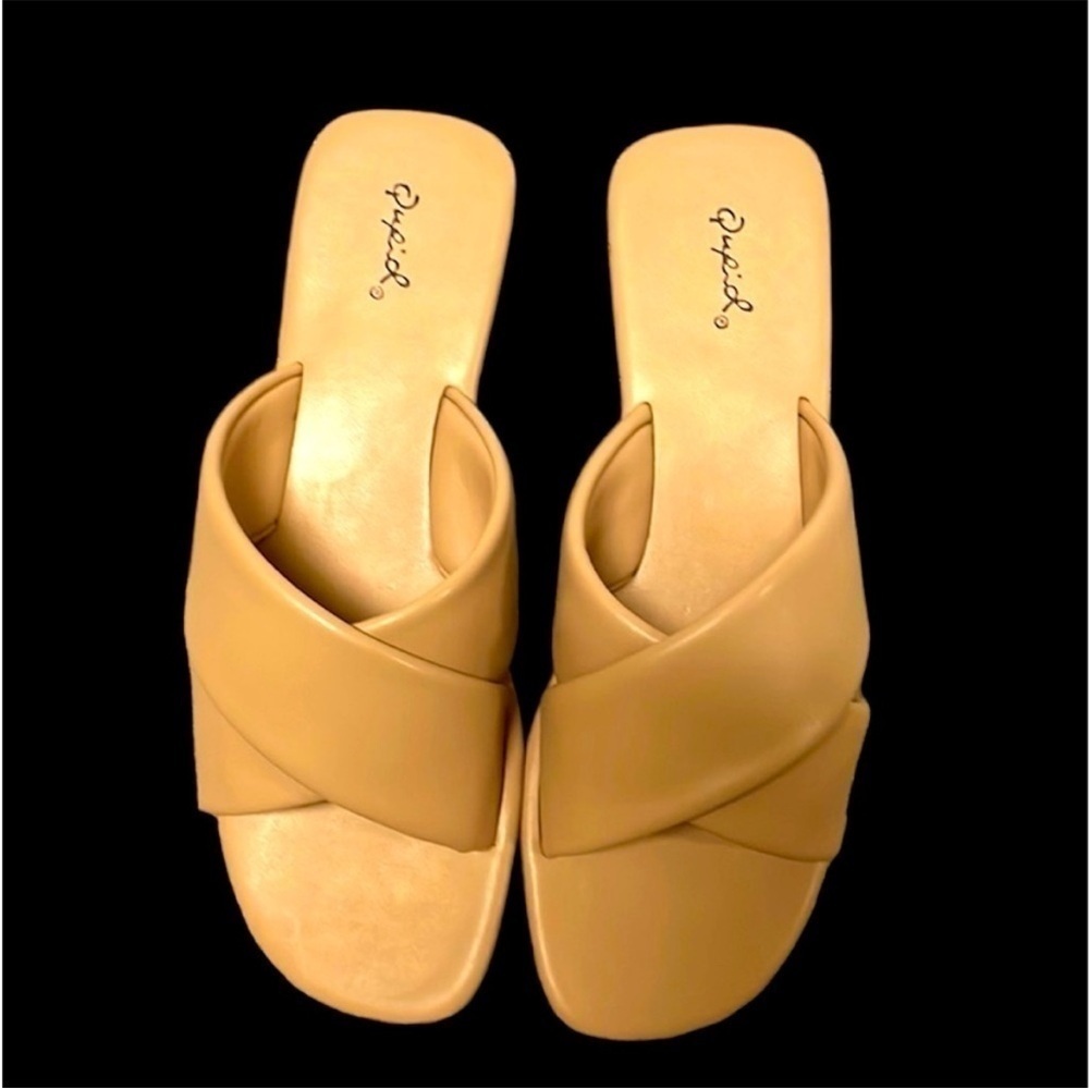 size 10 Qupid tan color sandals